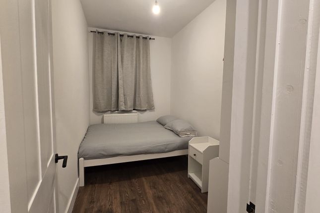 Lndn-She925 - 10 10,, Sheaveshill Court, London photo 3