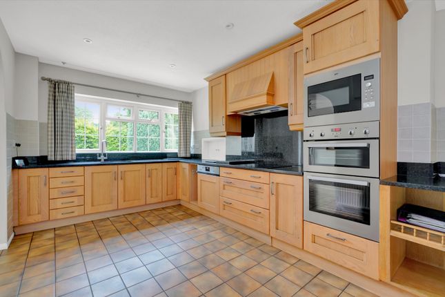 Woodstock, West Byfleet photo 2