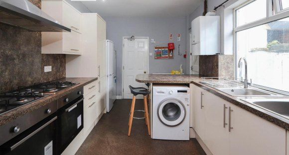 13, Holberry Close, Sheffield photo 4