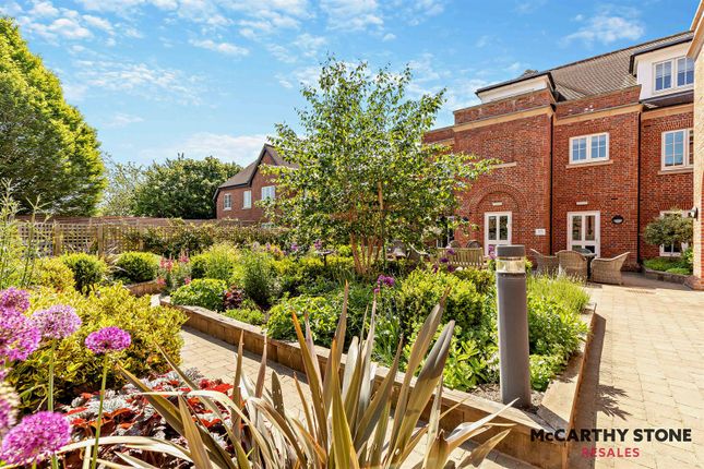 1-bed flat on 59-61 The Broadway, Amersham, Buckinghamshire, £399,950