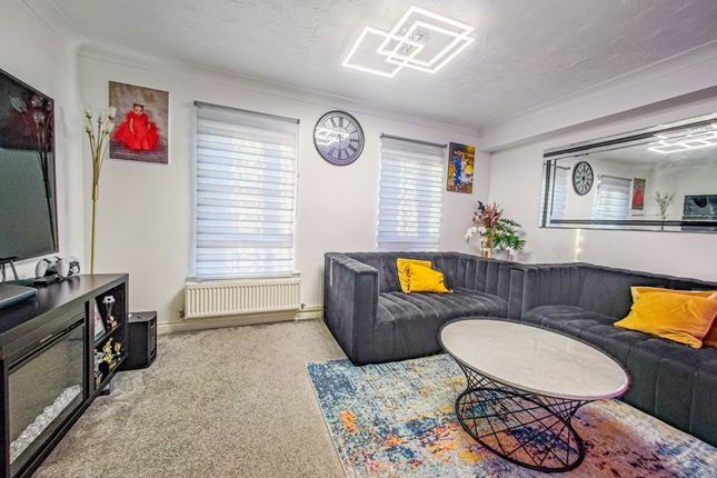 End terrace house for sale in Battery Road, London