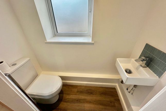 Cloakroom/wc