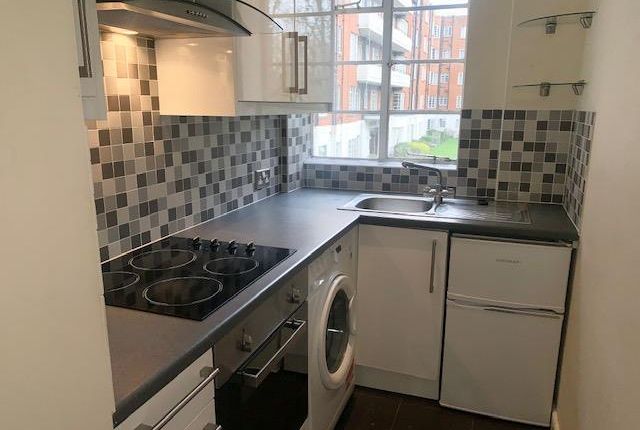 Flat 33, Langham Court, Raynes Park photo 4