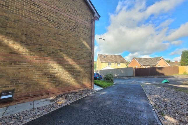 12 Elmwood Grove, Tredegar photo 5