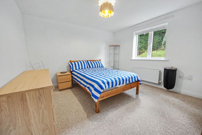 2 Langtry Court Providence Hill, Southampton photo 4