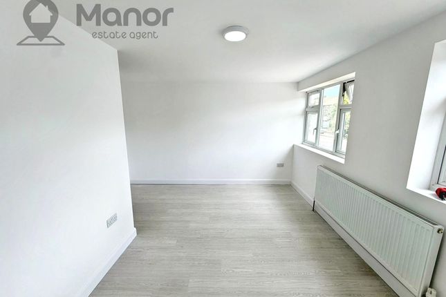 101 Whalebone Lane South, Dagenham photo 5