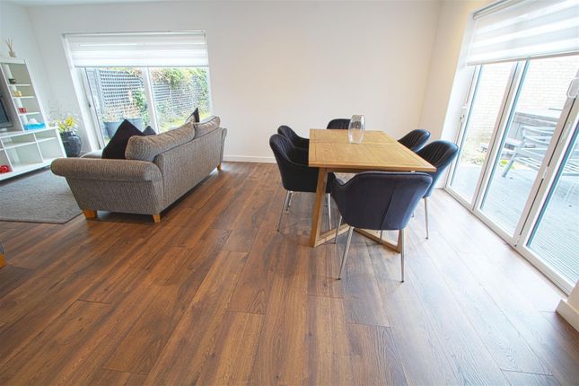 8, Hillhouse Close, Billericay photo 5