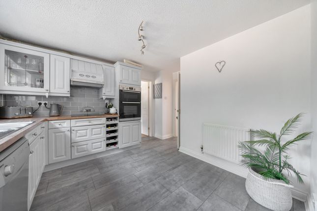 42, Cowslip Crescent, Berkshire photo 4