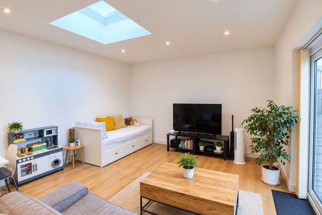 Flat 1, 81 George Lane, London photo 5