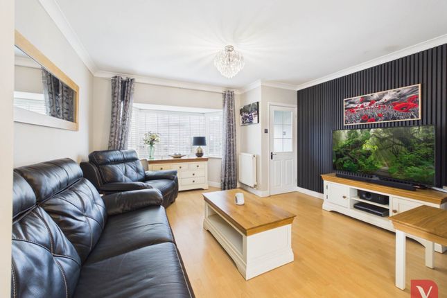 Whitehouse Close, Dunstable photo 2