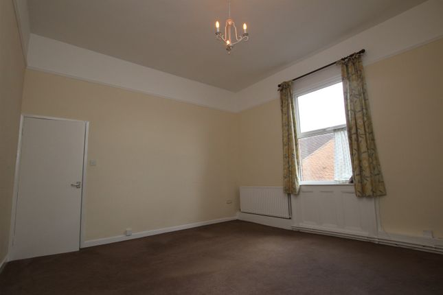 Thumbnail Flat to rent in Shelford Road, Radcliffe-On-Trent, Nottingham