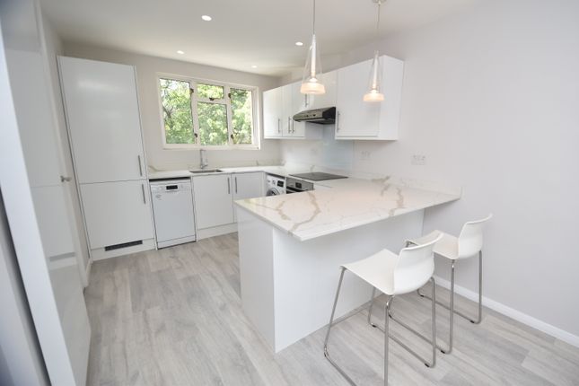 Flat to rent in Park Farm Close, London