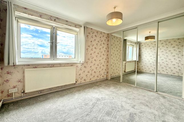 104 Harbour Towers, Trinity Green, Gosport photo 4