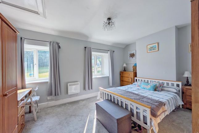 7, Brockhollands, Lydney photo 2