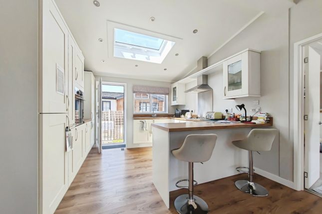 54 Badgerwood, West Road, Wokingham photo 3
