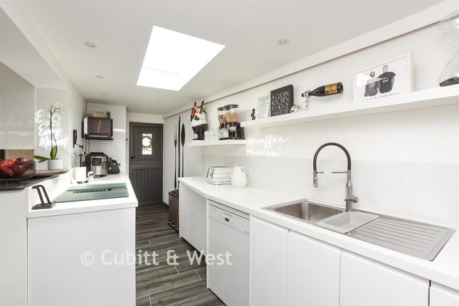 9, Langley Close, Epsom photo 3