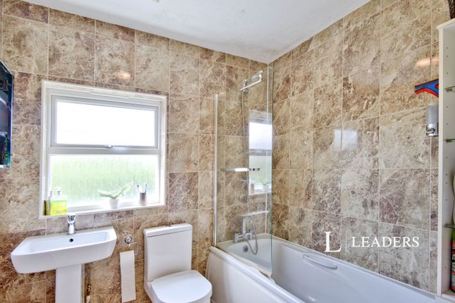Room 2, 30, Lister Tye, Chelmsford photo 5