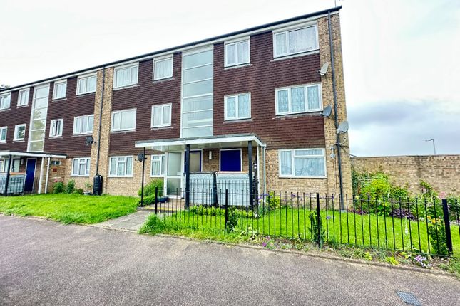 Thumbnail Flat to rent in Linden Close, Dunstable, Bedfordshire