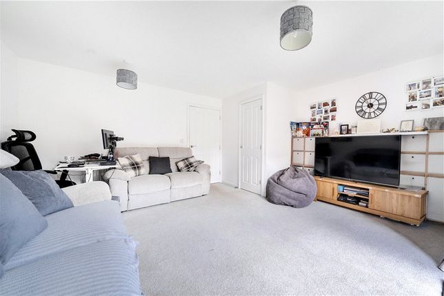 83, Doris Bunting Road, Romsey photo 4