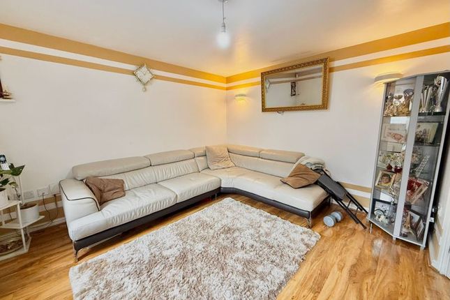 56, Guardian Way, Luton photo 3
