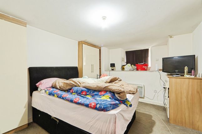 112, Woodsley Road, Leeds photo 2