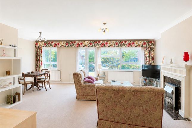 2 Rockleigh Court, Hutton Road, Brentwood photo 2