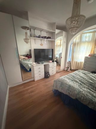 47 Cumberland Road, London photo 2