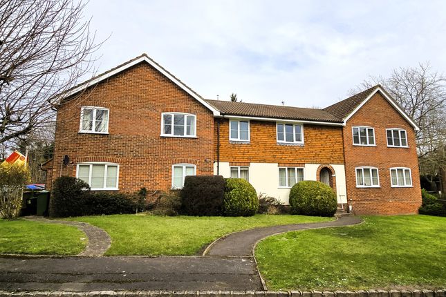 Flat to rent in Laird Court, Bagshot