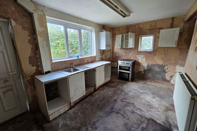 32, Poundswick Lane, MANCHESTER photo 5