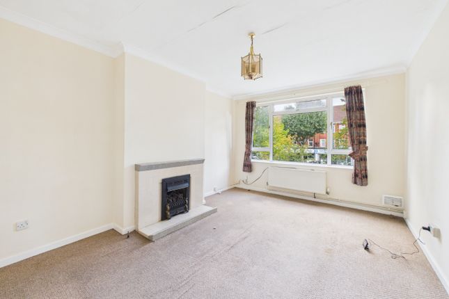 7, Shirley Court, London photo 3