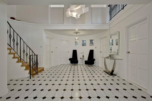 25A,, Ottershaw Park, Chertsey photo 3