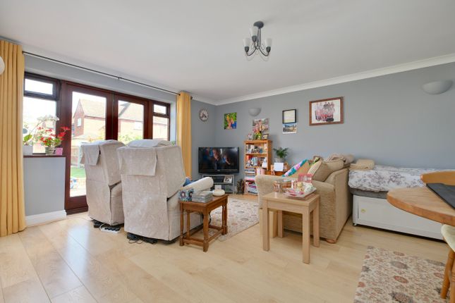12, Fox Grove, Huntingdon photo 4