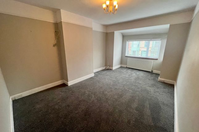 Maisonette to rent in Essex Road, Weymouth