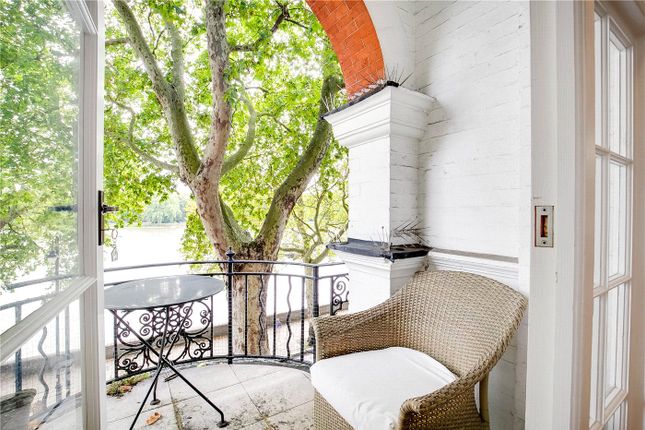 3-bed flat on Chelsea Embankment, Chelsea, London SW3, £2,400,000