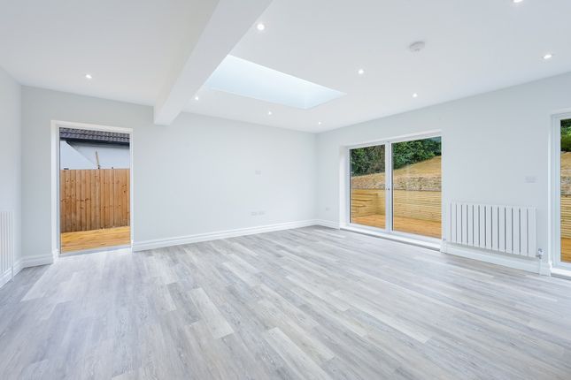 148, Chaldon Way, Coulsdon photo 3