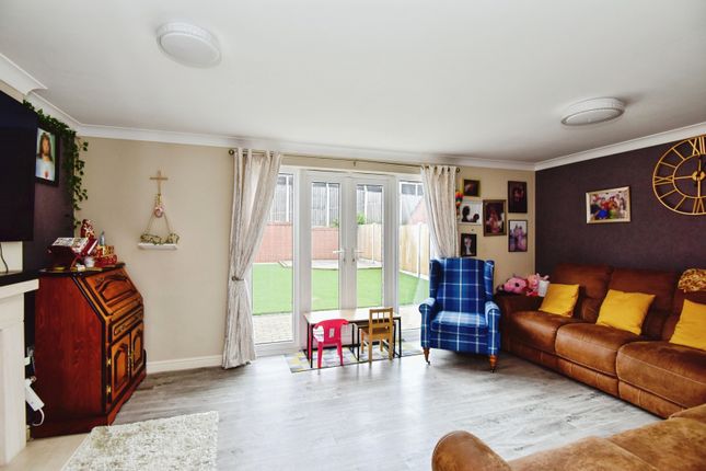 6, Chillington Way, Staffordshire photo 4