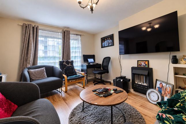 4, Broom Walk, Stevenage photo 4