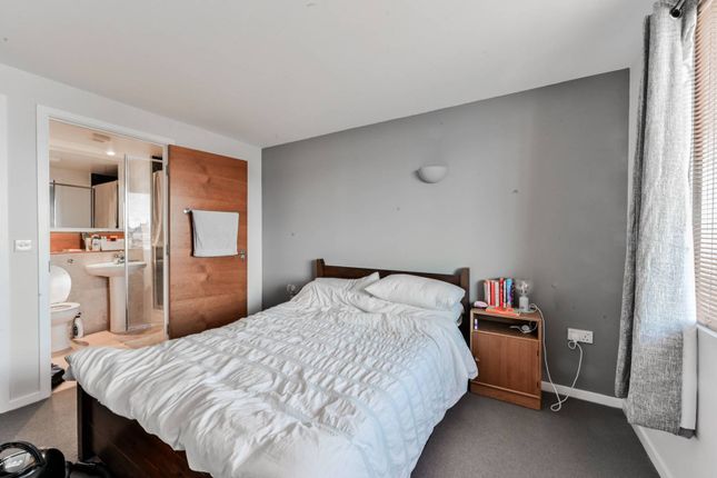 Flat to rent in Gainsborough Studios West, Poole Street, Islington, London