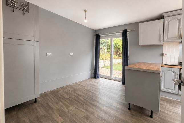 15, Cotswold Way, High Wycombe photo 5