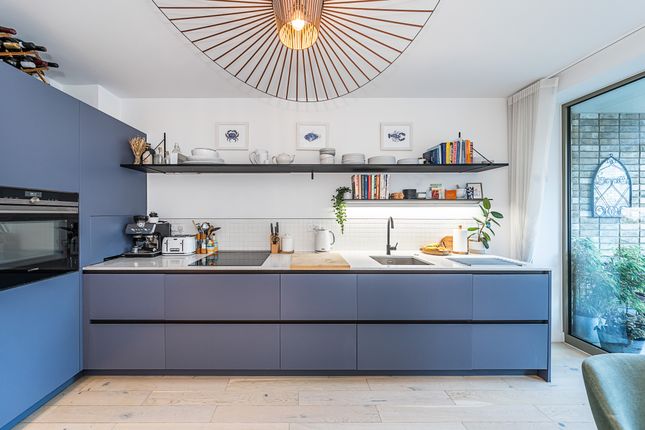 10 Tramyard Apartments, 266, Balham High Road, London photo 3