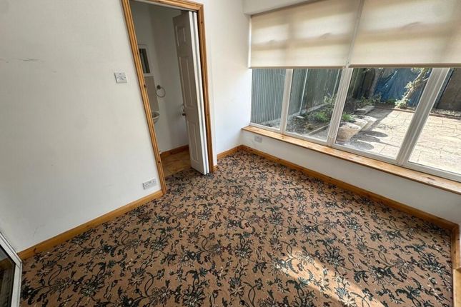 48, Drury Road, Greater London photo 3