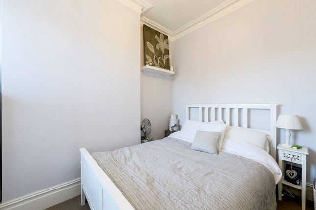 Flat to rent in St Anns Crescent, Wandsworth, London