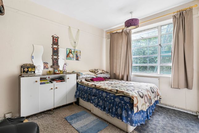 Flat 115, Dumbarton Court,, Brixton Hill, London photo 4
