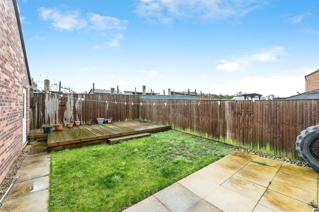 30, Warren Court, Pontefract photo 4