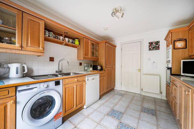 Flat 4, Lysander Mead, Derek Road, Maidenhead photo 4