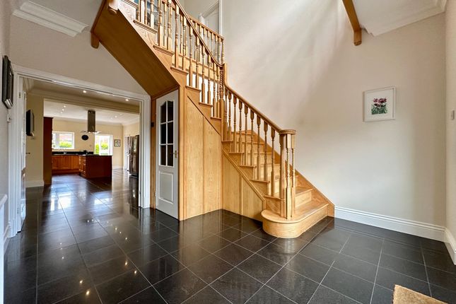 252 Noak Hill Road, Billericay photo 2