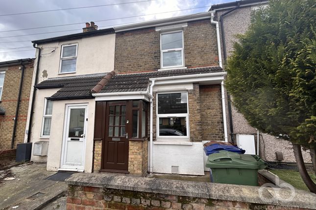 Terraced house to rent in Brooke Road, Grays, Essex