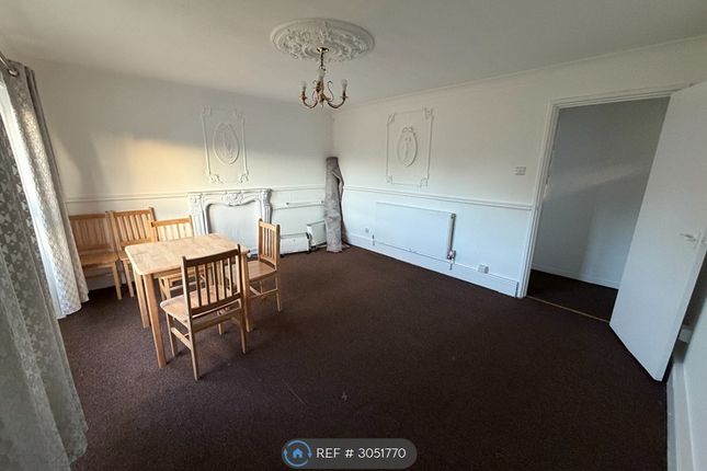 Hathaway Crescent, London photo 5