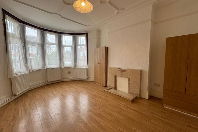 Thumbnail Flat to rent in Lodge Drive, London