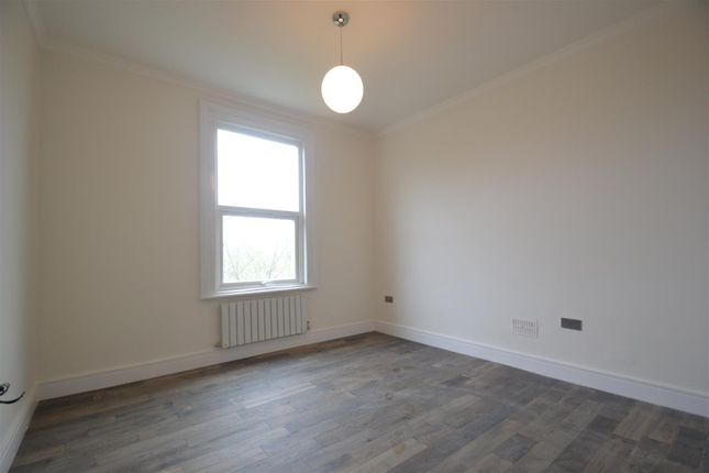 Flat 4, 10 Haven Green, London photo 4